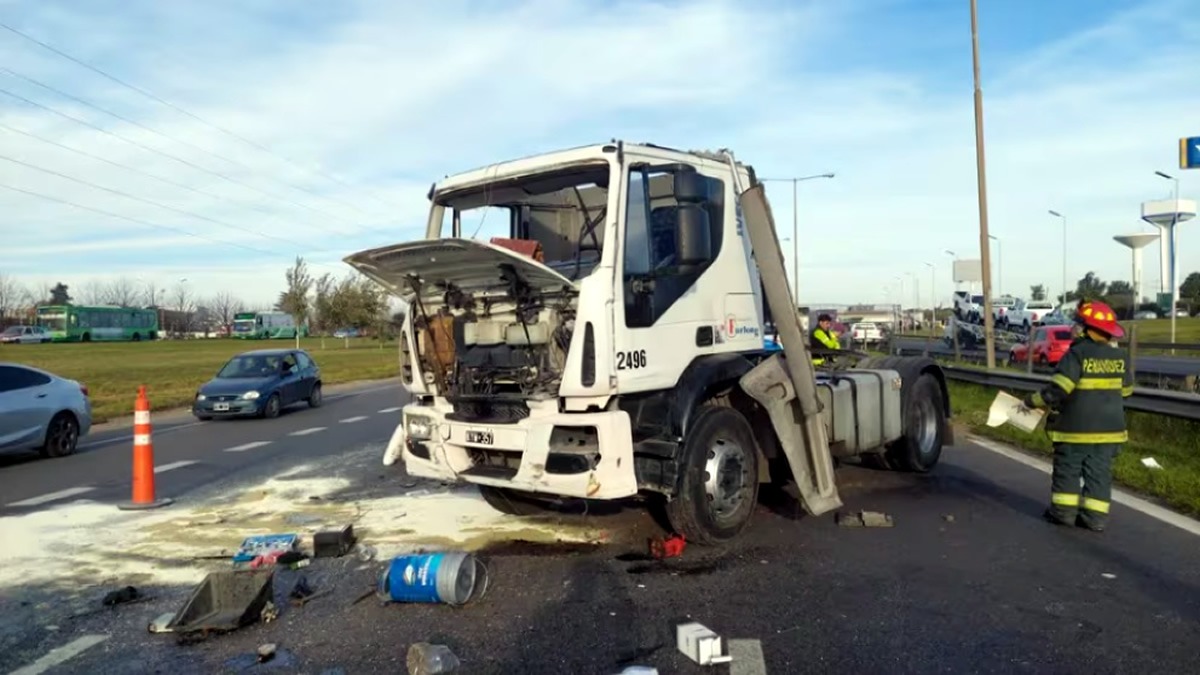 Estado en el que quedó el camión tras el accidente (Foto: Infobae)
