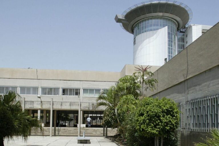 Pese a las advertencias del Consejo Social de la Universidad de La Laguna, nadie ha hecho nada por construir una Facultad de Medicina nueva.