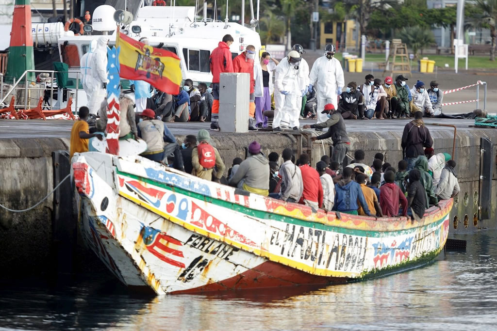 La crisis migratoria en las costas de Canarias ha alcanzado niveles alarmantes.