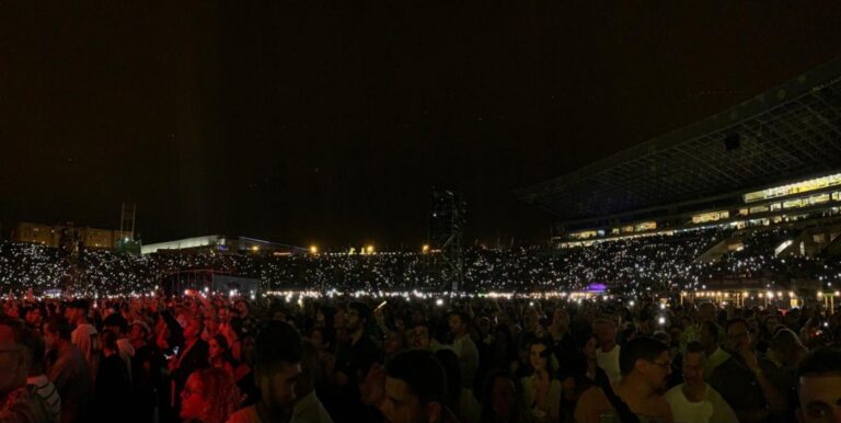 Instante del ambiente en el Estadio Gran Canaria durante la actuación de Maná.