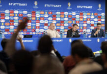 El entrenador español durante la rueda de prensa de hoy en Stuttgart. (Fuente: https://uefa.com)