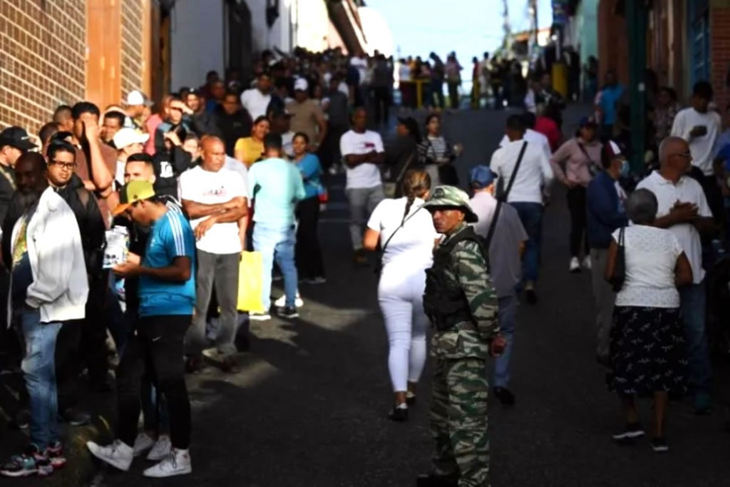 Durante el día se produjeron colas en los centros de votación. (Fuente: RR.SS.)